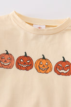 Load image into Gallery viewer, Cream halloween pumpkin sweatshirt
