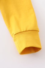 Load image into Gallery viewer, Mustard cow applique baby bloomers set
